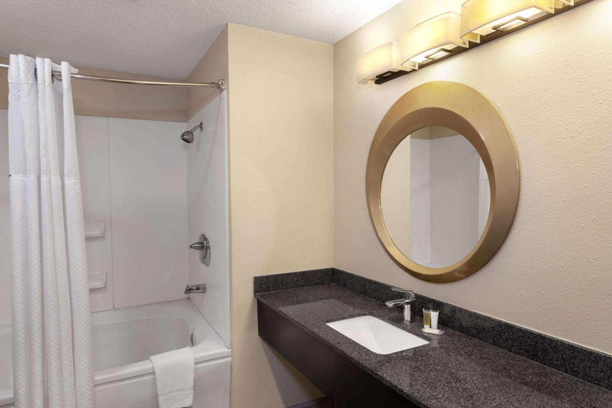 Super 8 By Wyndham Copley Akron Esterno foto