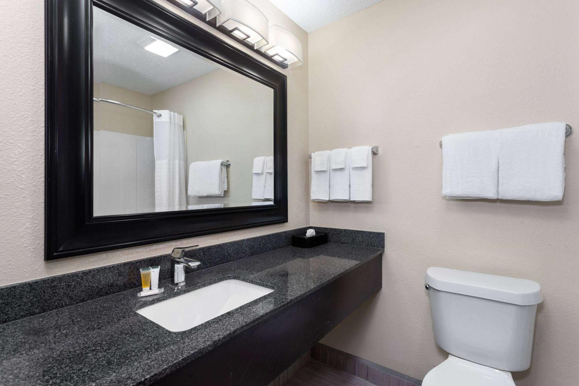 Super 8 By Wyndham Copley Akron Esterno foto