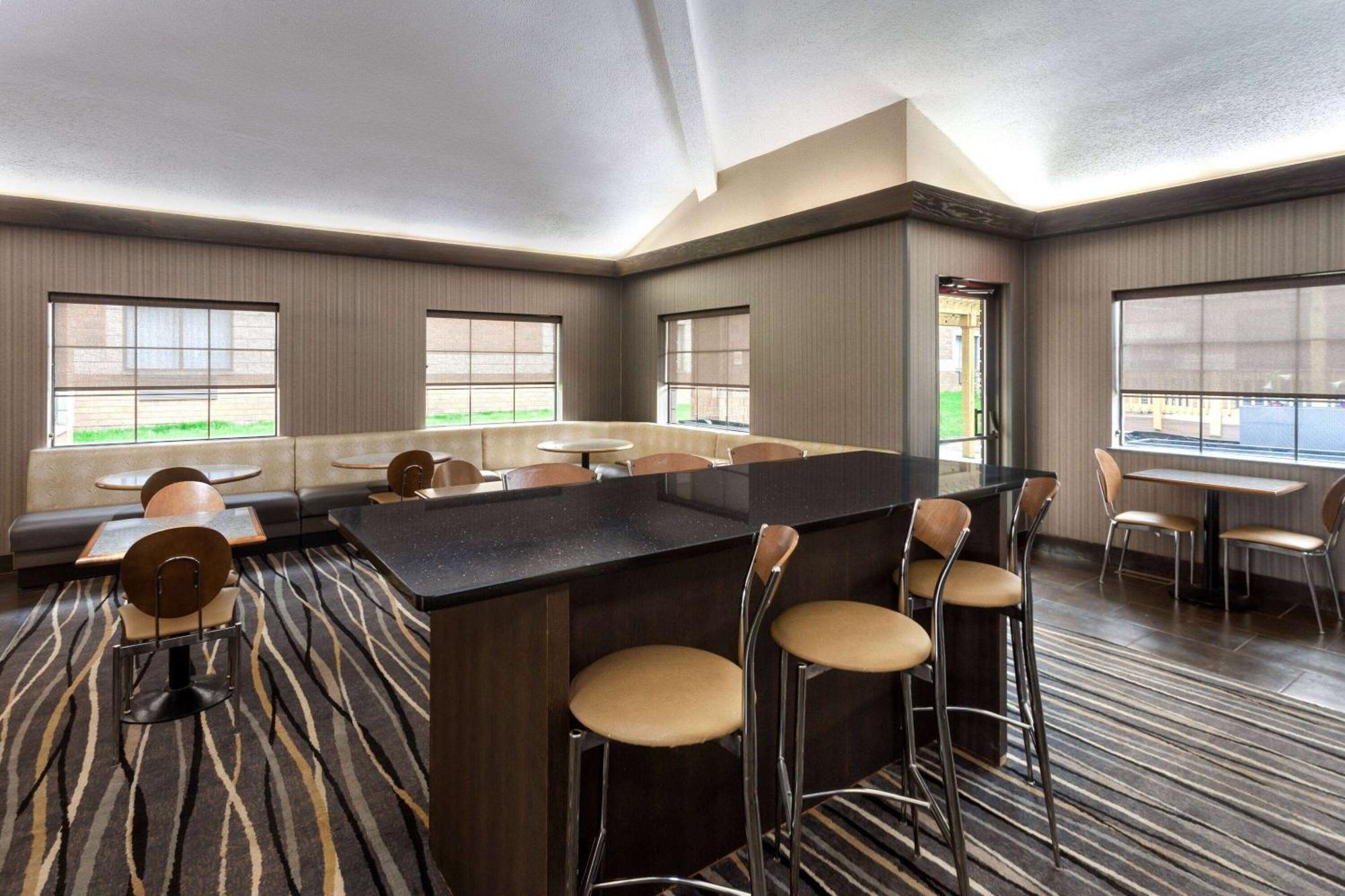 Super 8 By Wyndham Copley Akron Esterno foto