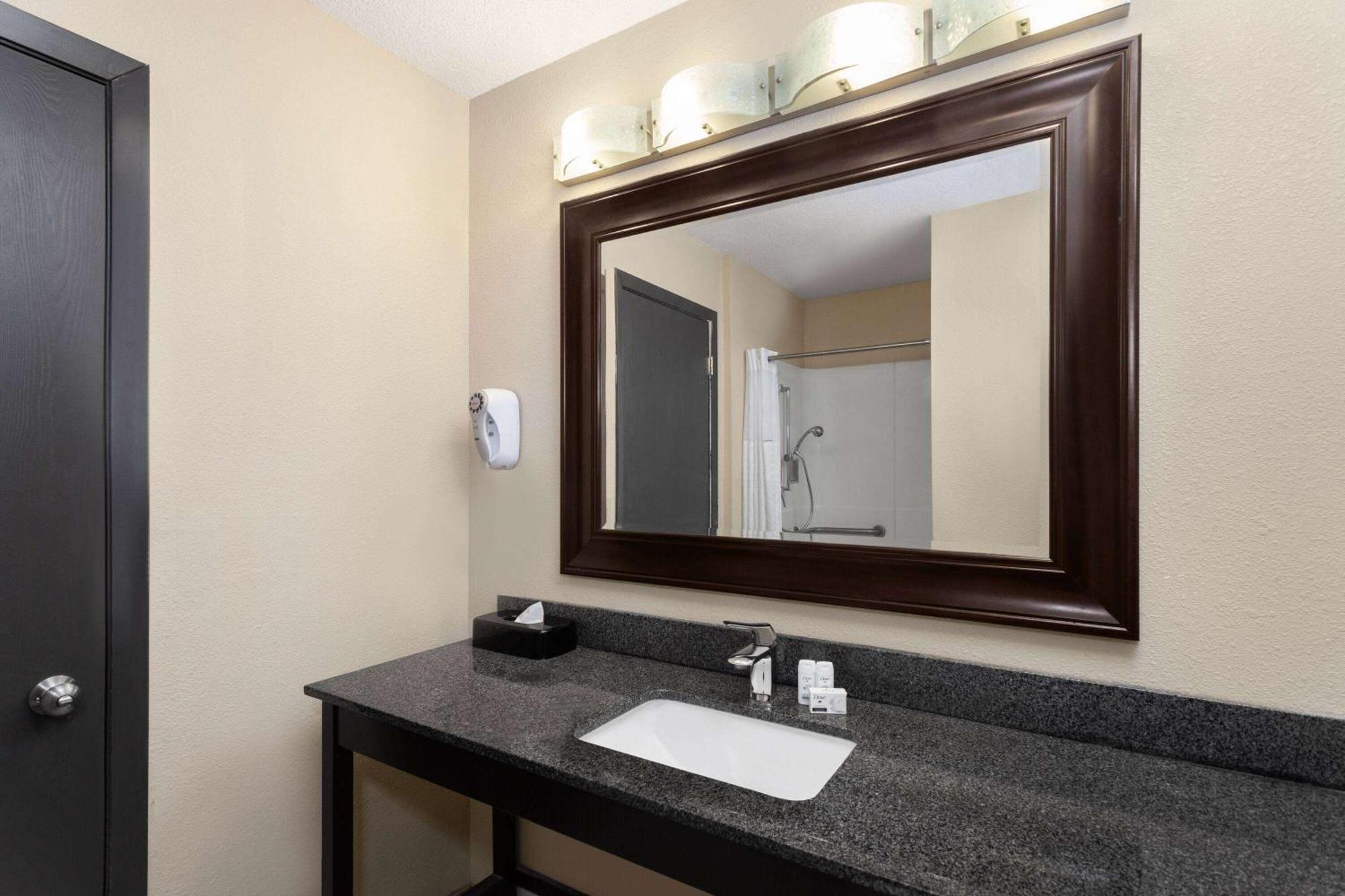 Super 8 By Wyndham Copley Akron Esterno foto